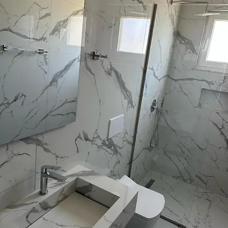 Ξενοδοχείο με διαμερίσματα Armela Velipojë